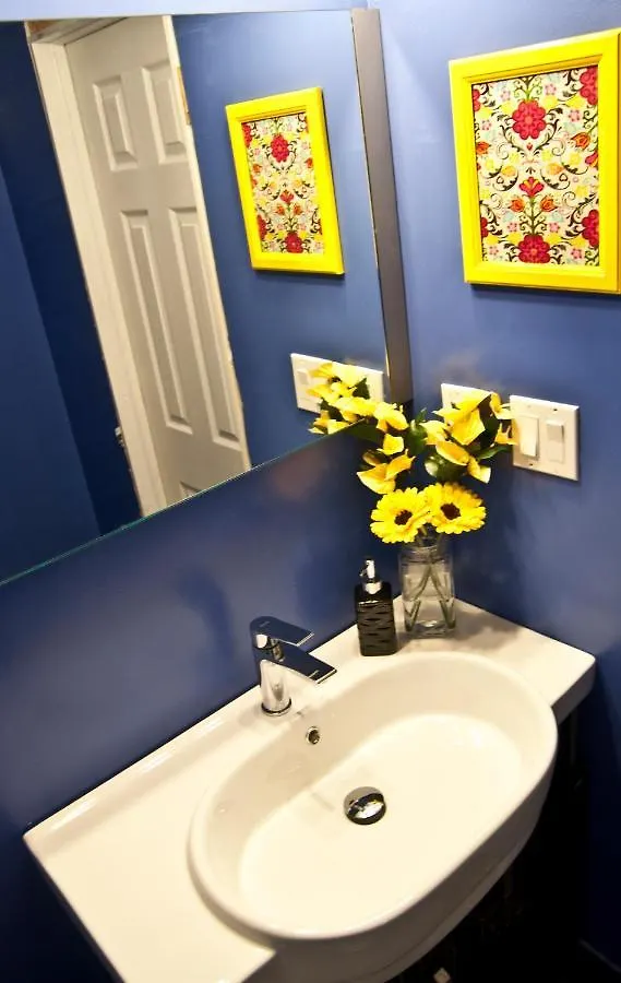 Colour Cube Guest House Toronto Downtown East 2*,  Canada